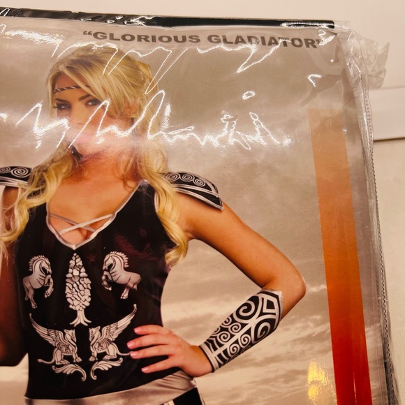 NWT Glorious Gladiator Costume. Size Small (90-120 pounds). Can be worn 2 ways. - Picture 8 of 15